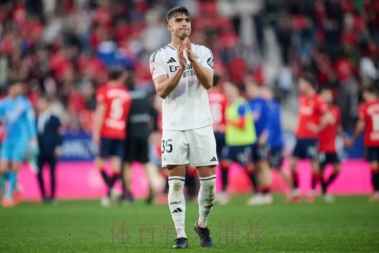 马卡:阿森西奥拒绝多份报价 他可能尝试踢右后卫